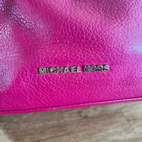 Michael Kors Jules Drawstring Large Handbag adjustable Strap Dark Pink Leather - Picture 4 of 16